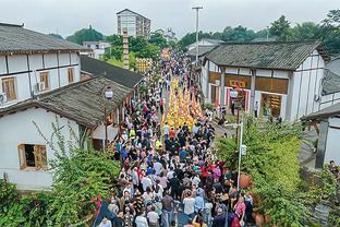 稳定输出！莱昂纳德半场8中5拿到12分5篮板